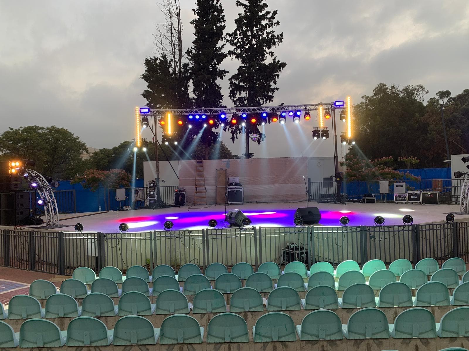 במה מוכנה לאירוע